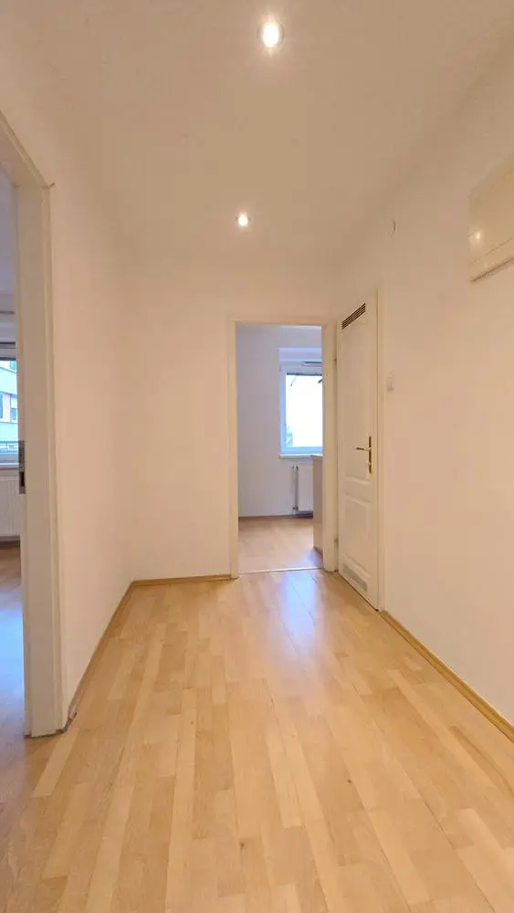 Blick Vorzimmer zur Küche