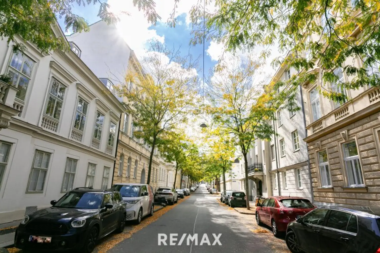 Alt-Hietzing - Luxuriöses Dachgeschoss mit Terrasse auf Wohnebene !