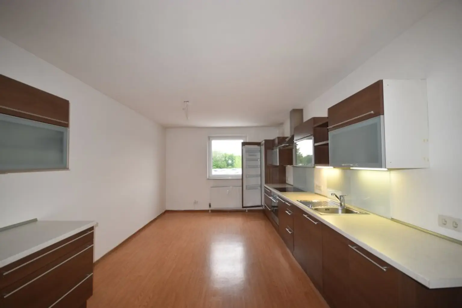 Kochbereich - Große 3,5 Zimmer Wohnung mit Loggia Miete Bergheim Salzburg