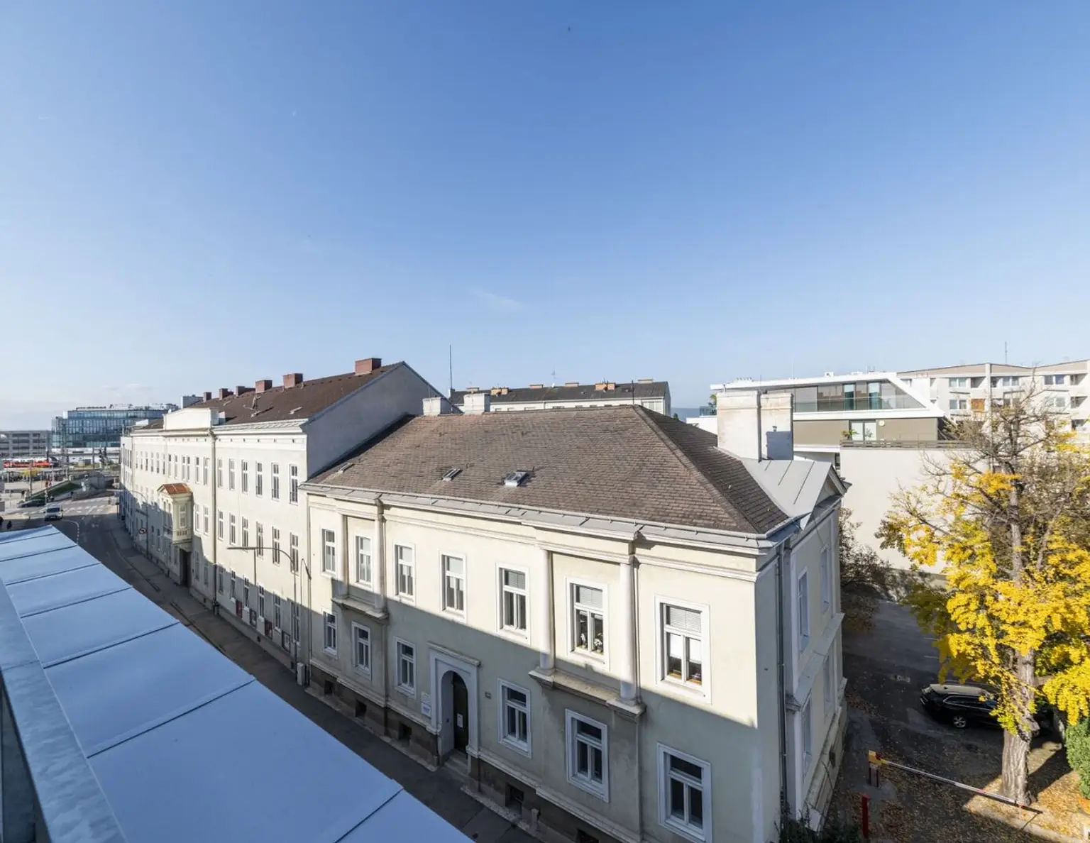 PROVISIONSFREI! Letzte noch verfügbare Dachgeschoß-Wohnung | 3 Zimmer zentral begehbar | Terrasse mit Fernblick