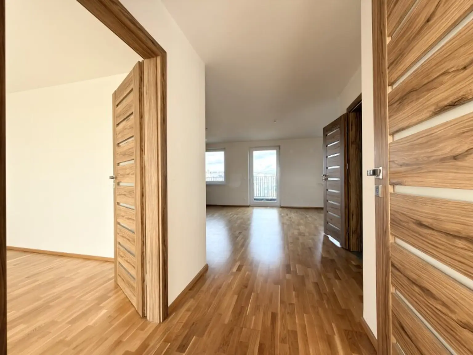 Terrassentraum -  3 Zimmer klimatisierte Dachgeschosswohnung - ohne Dachschrägen - mit 28 m2 Terrasse - Baujahr 2021 TOP 39 - PREIS Inkl. Heizung