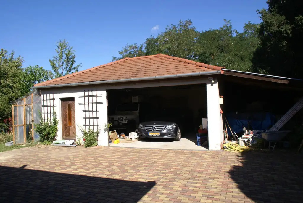 Stilvolles Einfamilienhaus in Hévíz – Modernes Wohnen am Waldrand