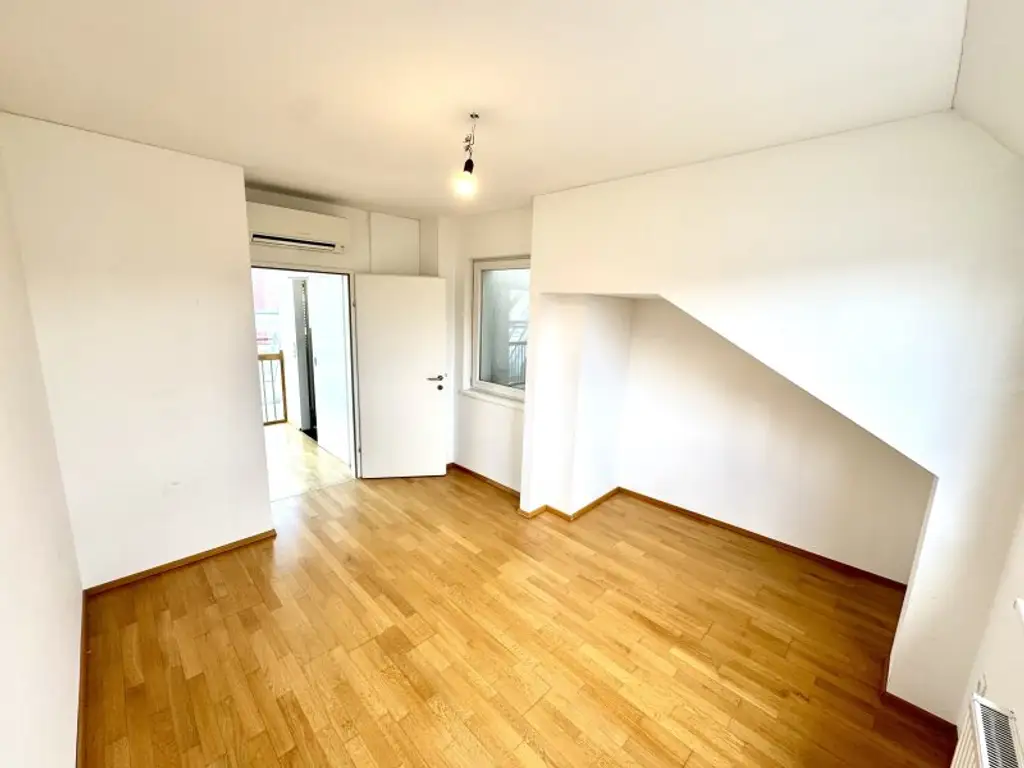 NEU! Lichdurchflutete Maissonette Dachgeschosswohnung mit Dachterrasse im Servitenviertel zu vermieten! Mit Blick auf Stephansdom und Kahlenberg!