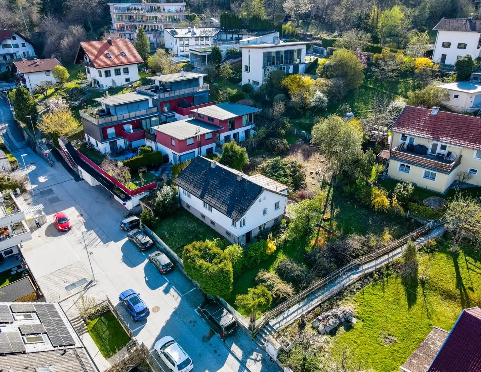 Sehr schönes Grundstück mit Altbestand zu verkaufen