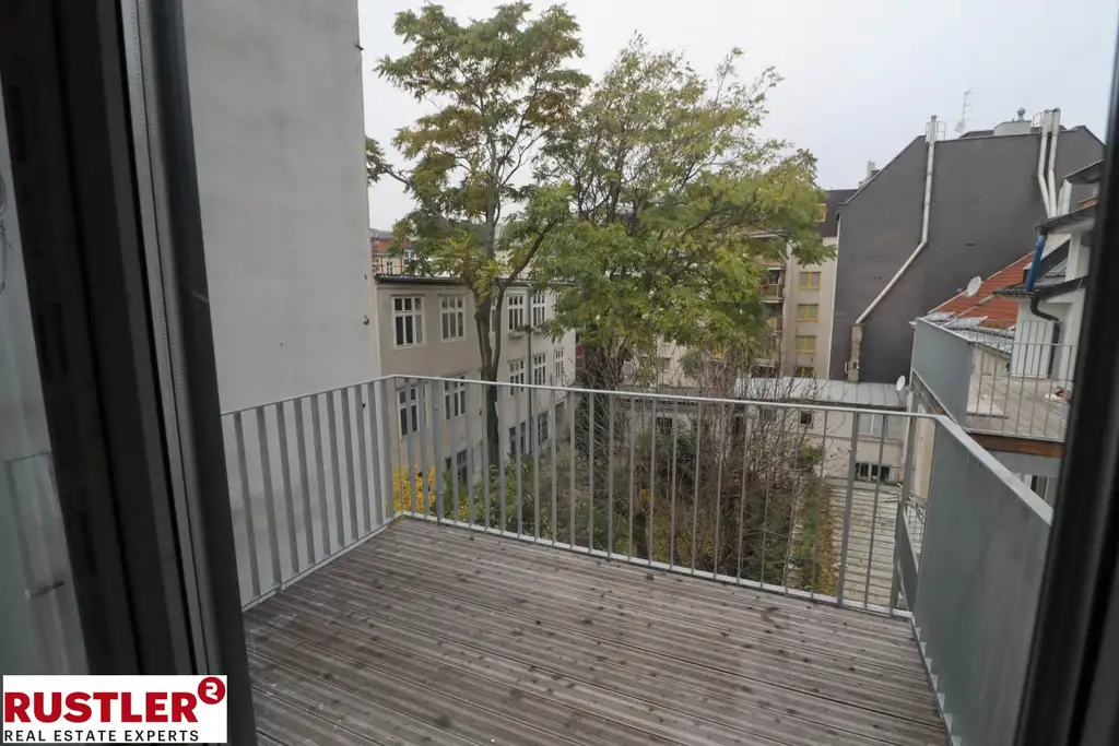 Dachgeschoss-Wohntraum - 3-Zimmer mit Balkon -  Nähe Kutschkermarkt