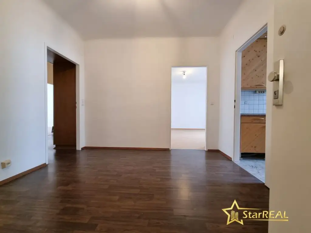 FERNWÄRME-HEIZUNG! ÄUSSERST GEPFLEGTE 3 ZIMMER-WOHNUNG IM 2. LIFTSTOCK. ZENTRALE, RUHIGE LAGE.