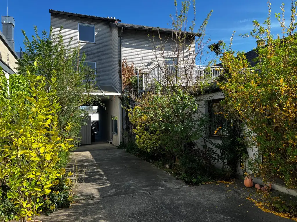 NEUER PREIS! Meidling - Haus und große Halle in Wohn- und Geschäftsviertel!