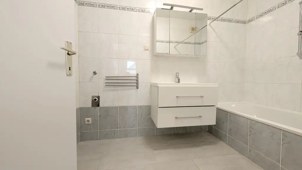 NETTES 3 ZIMMERAPARTMENT IM SPECKGÜRTEL VON WIEN - 35 ÖFFI-MINUTEN BIS WIEN ZENTRUM