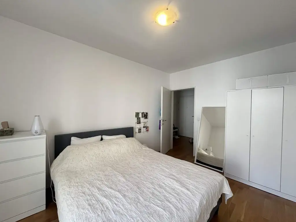 Balkonwohnung mit 2 Zimmern und Blick in den Innenhof - 
nähe Schnellbahn-Station Rennweg!