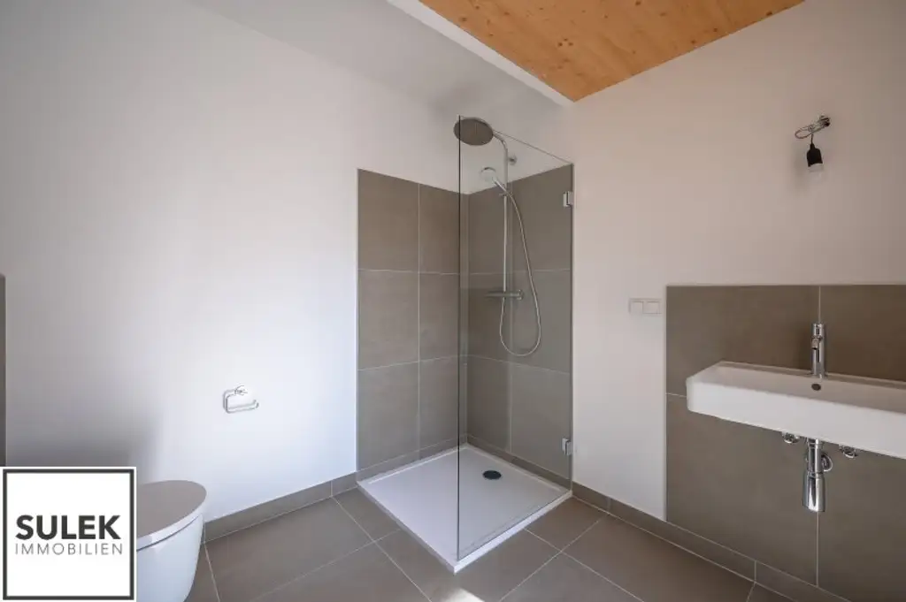 lichtdurchfluteter DG-Erstbezug mit offener Galerie und hochwertiger Ausstattung