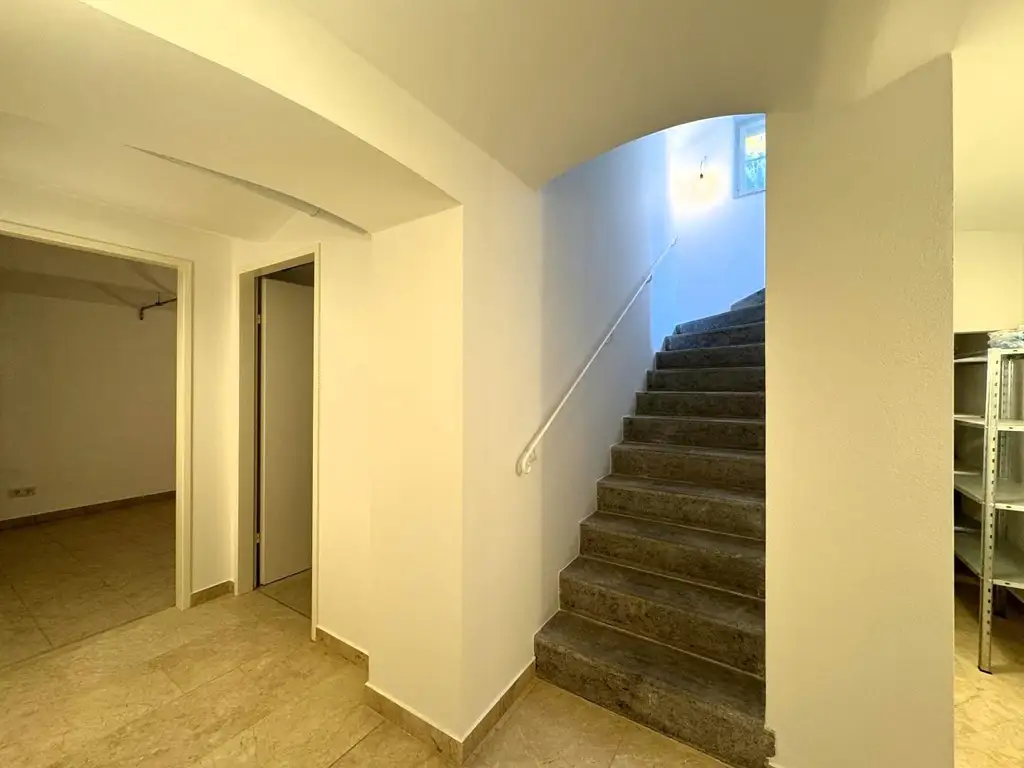 Charmante Alt-Patrizier Villa 3 Schlafzimmer, 4 Bäder + Wohnkeller // Charming old patrician villa, 3 bedrooms, 4 bathrooms + basement living area //