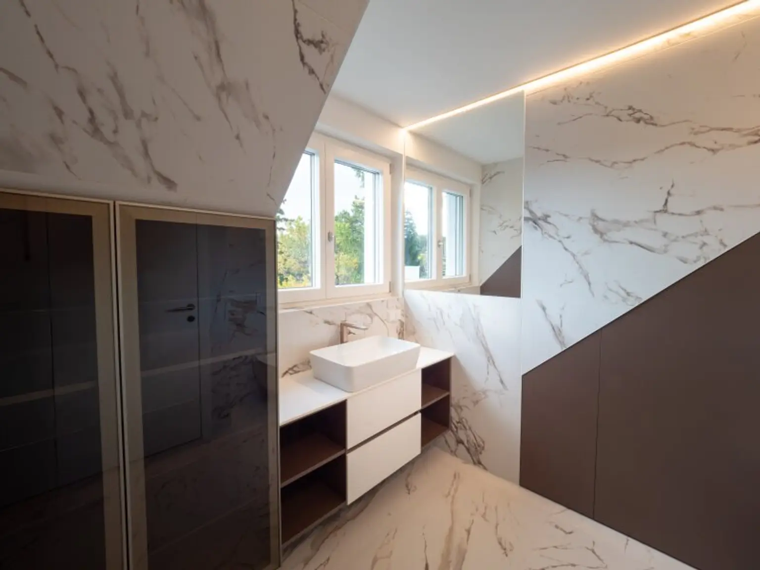 THE UNIQUE HILL SIDE RESIDENCES