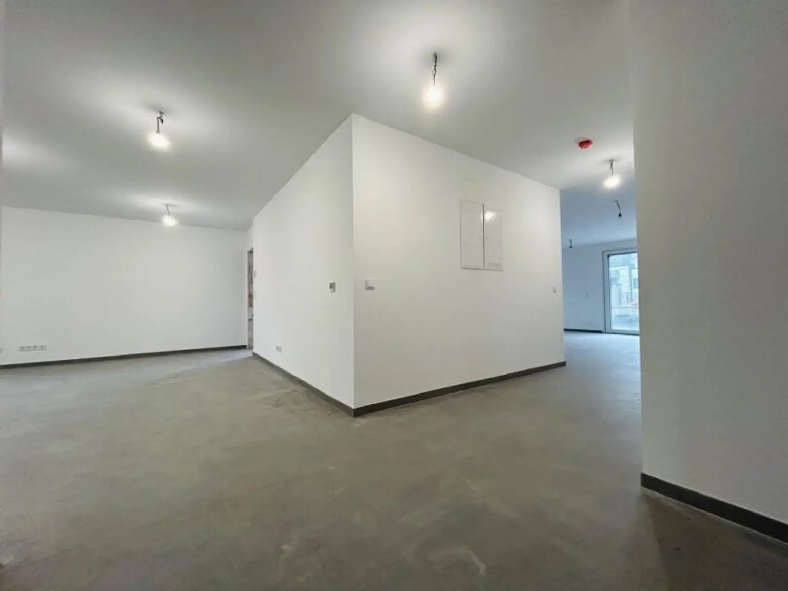 Privilegiertes Wohnen am Rosenhügel - Elegante Maisonette inkl. Garten im Architektenhaus | Erstbezug!