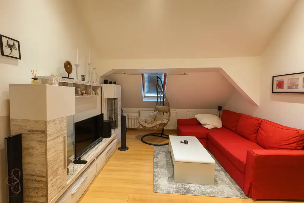 Charmantes Einfamilienhaus mit Einliegerwohnung, Garten und Garage – vielseitig nutzbar