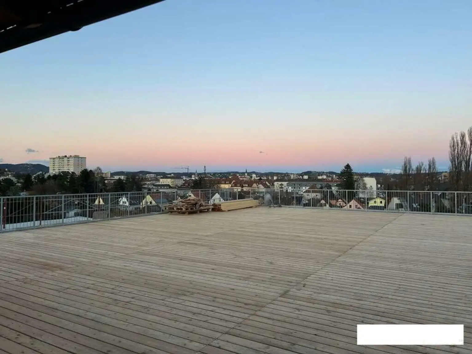 Penthouse-Wohnung + 270m2 Dachterrasse zur Miete als Wohnung oder Büro