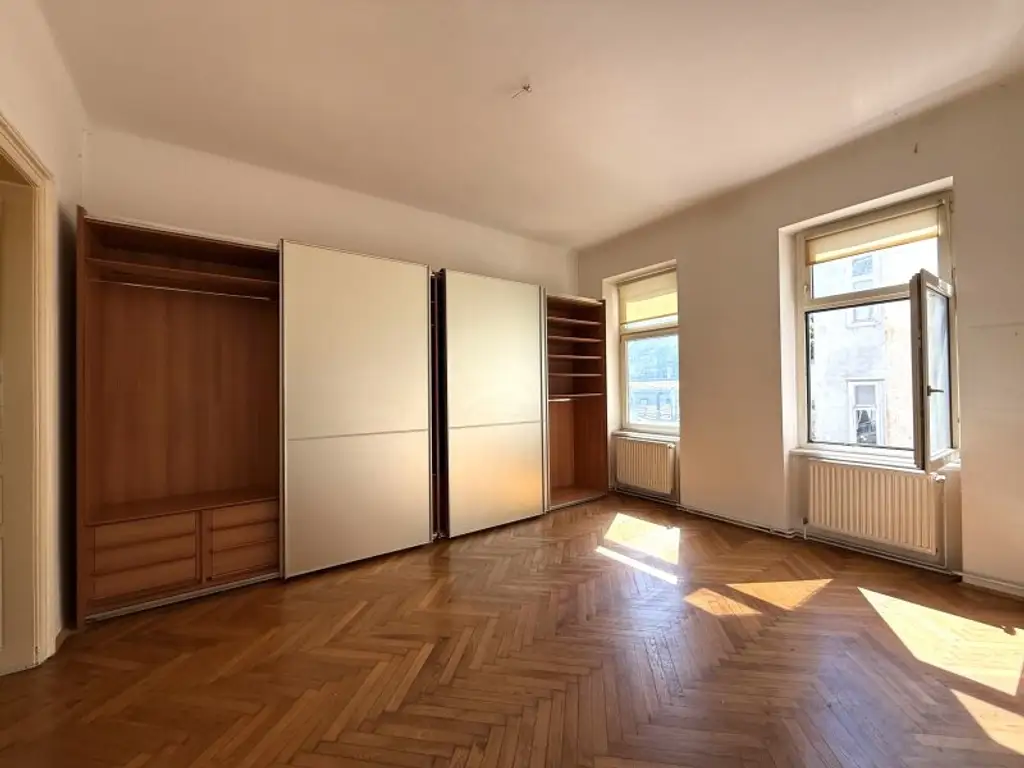 AltbauWohnung - Erstbezug nach Sanierung