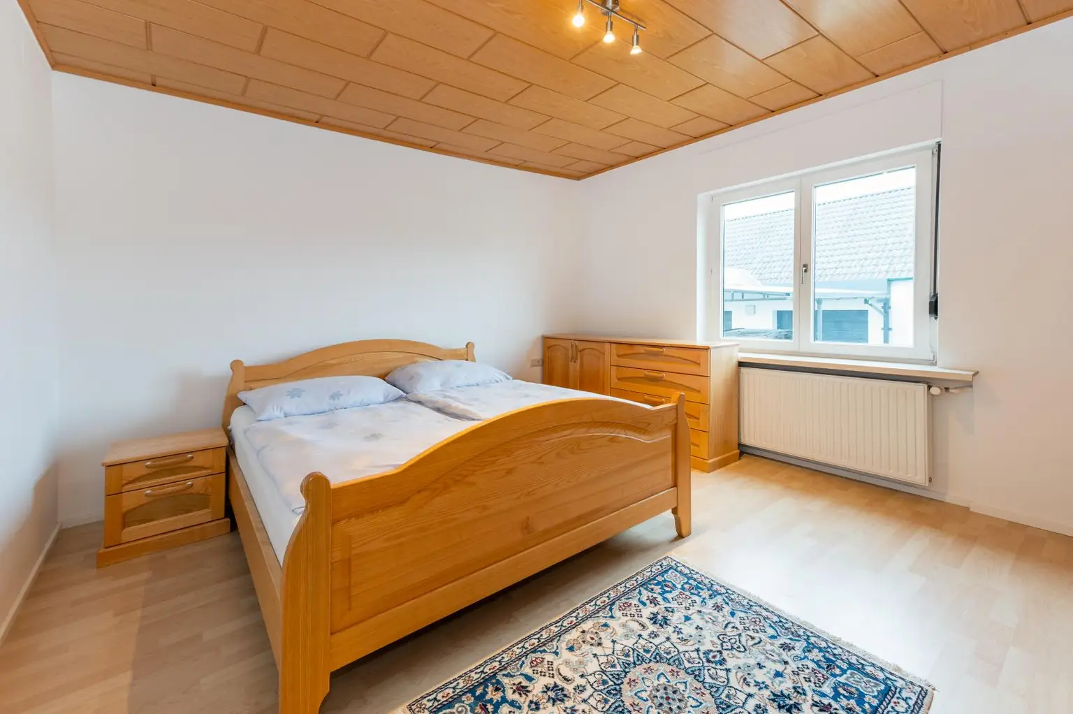 Ruhiges Schlafzimmer EG