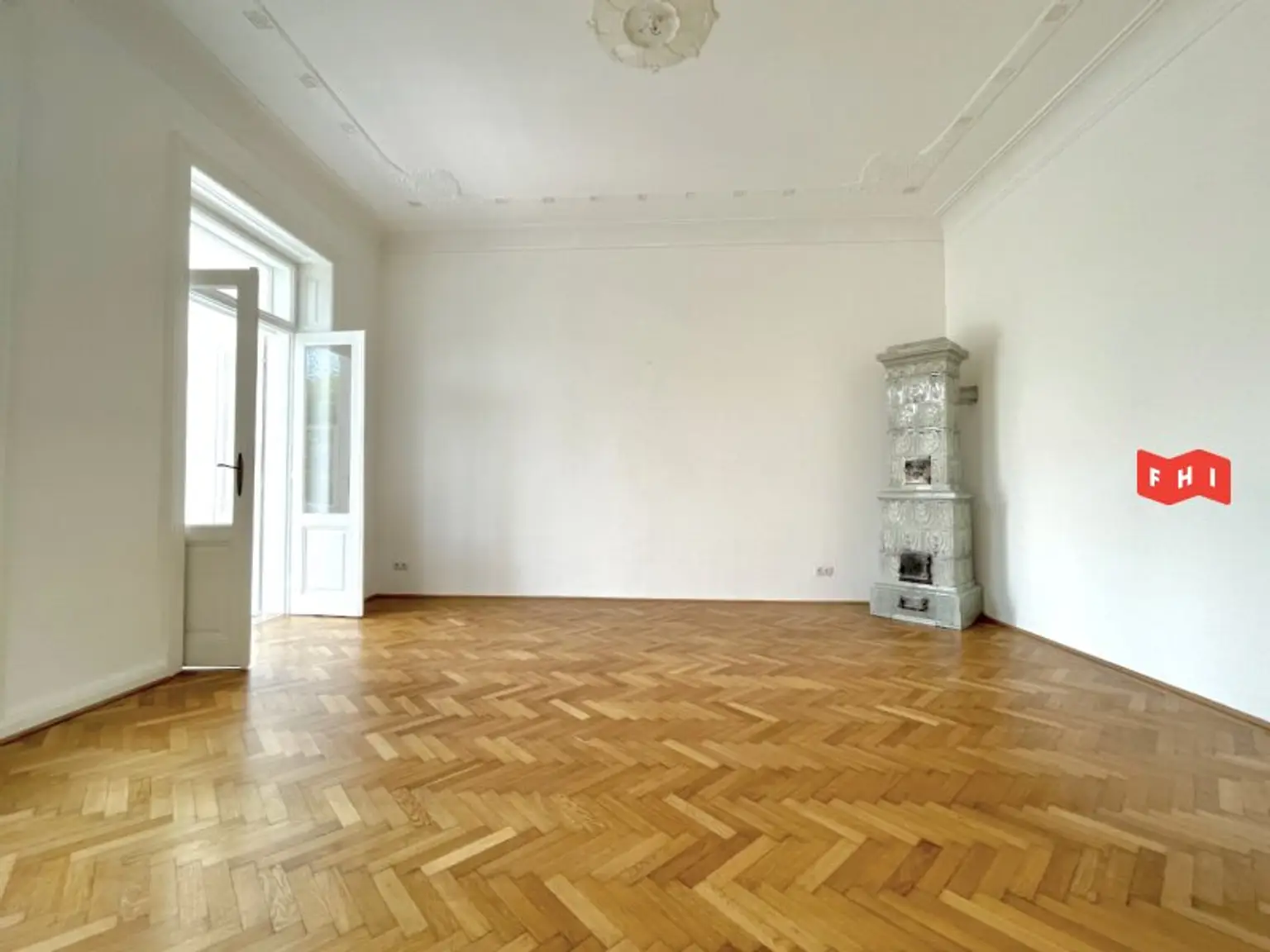 Unbefristete 140m² Stilaltbaumiete mit verglaster Wintergartenveranda, Gartenblick u. historischen Kachelöfen