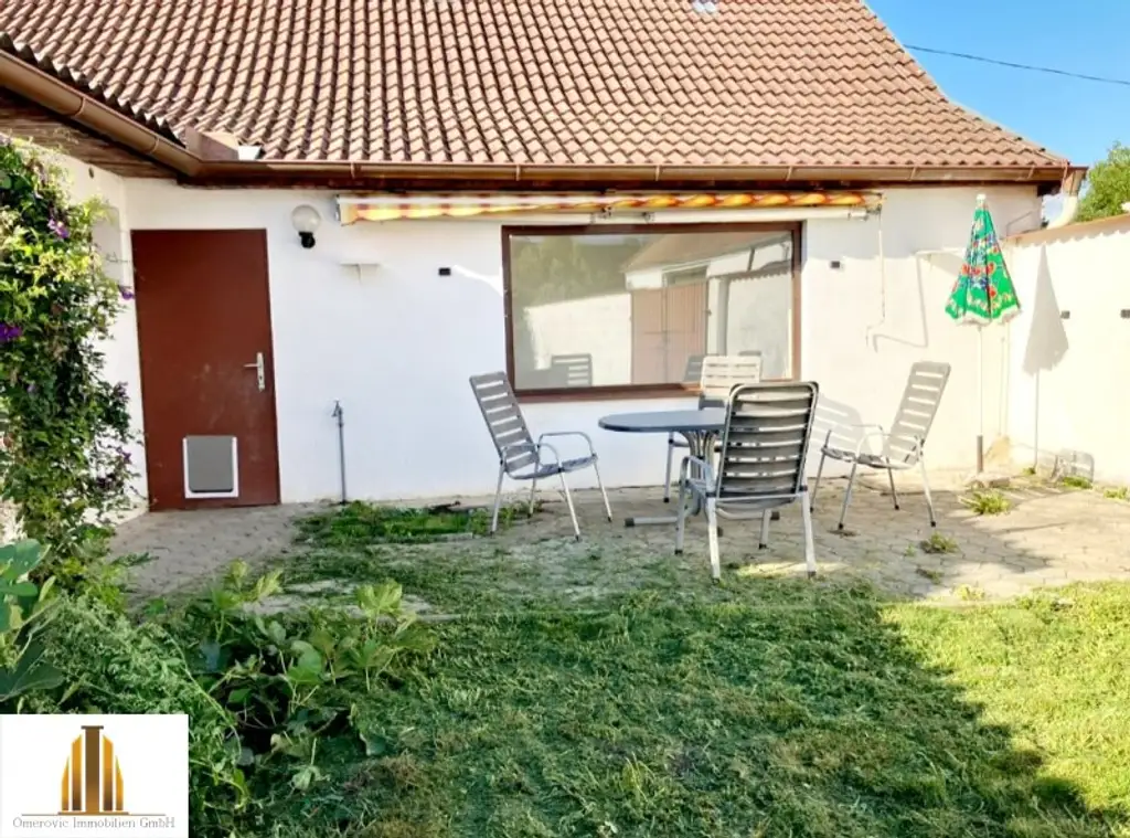 Hübsches, gepflegtes und ebenerdiges Landhaus mit uneinsichtigem Innenhof, großem Garten und Garage, in Seefeld im Weinviertel, Nähe Hollabrunn!