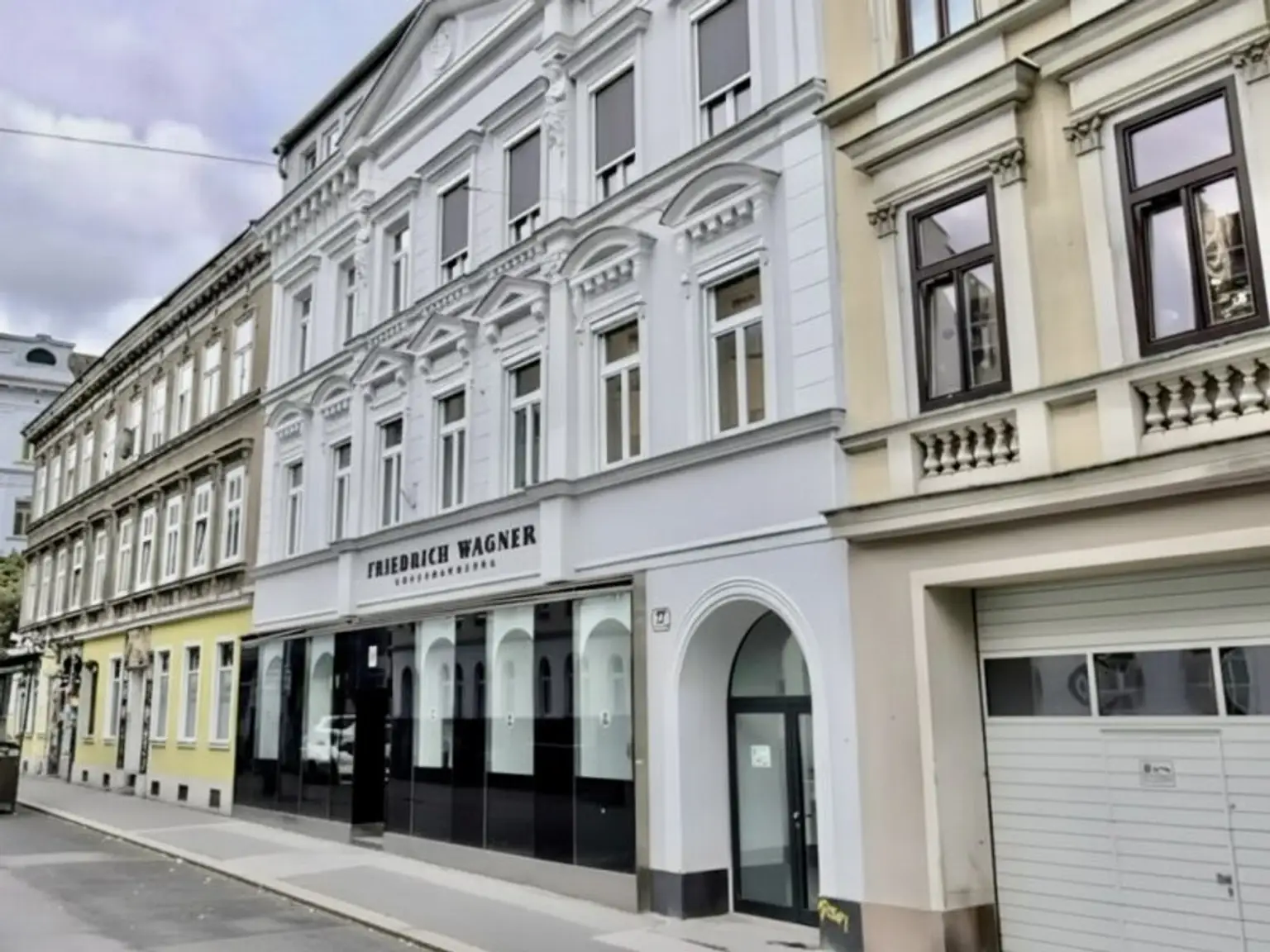 Hideaway im Innenhof - Großartige, vollmöblierte 2-Zimmer-Wohnung in klassischem Gründerzeithaus in U-Bahn-Nähe