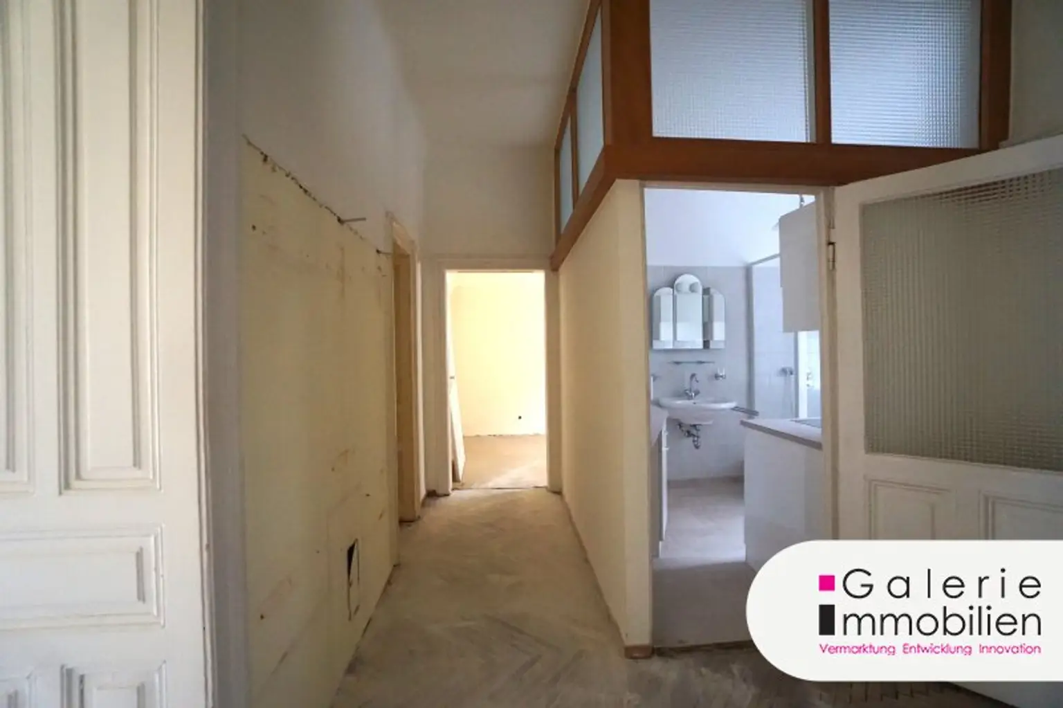 Entree - Küche - Schlafzimmer