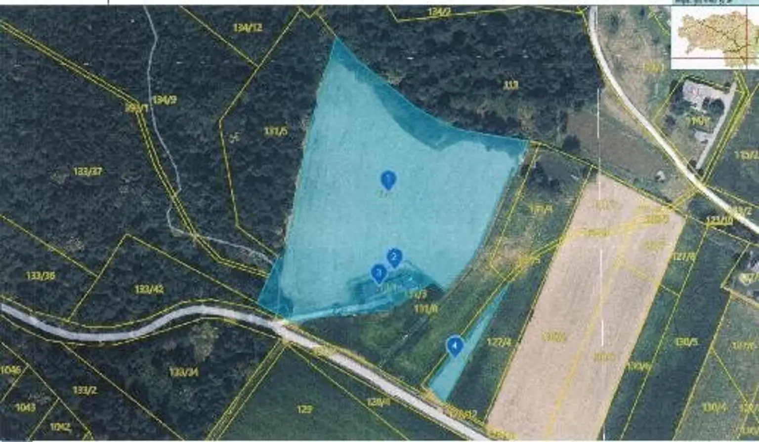 Bauernhaus (stark sanierungsbedürftig) mit viel Grund und kleinem Teich