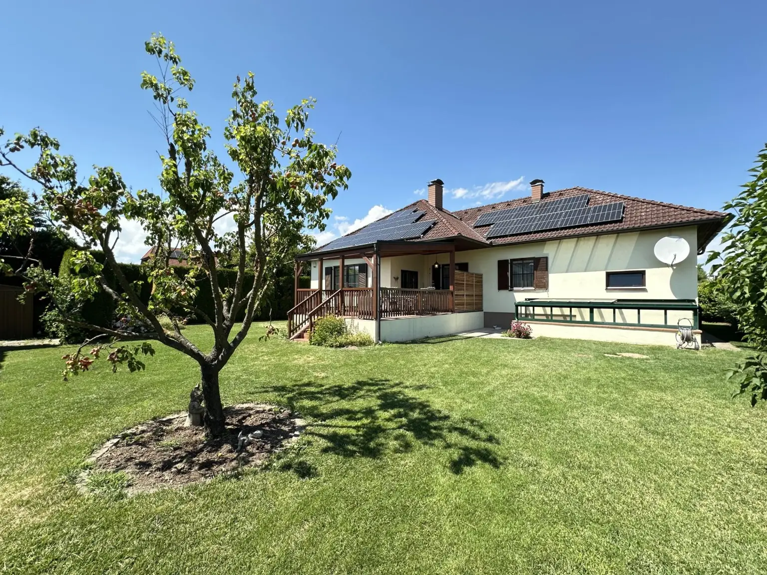 "Gepflegtes Einfamilienhaus mit Garten-Oase"