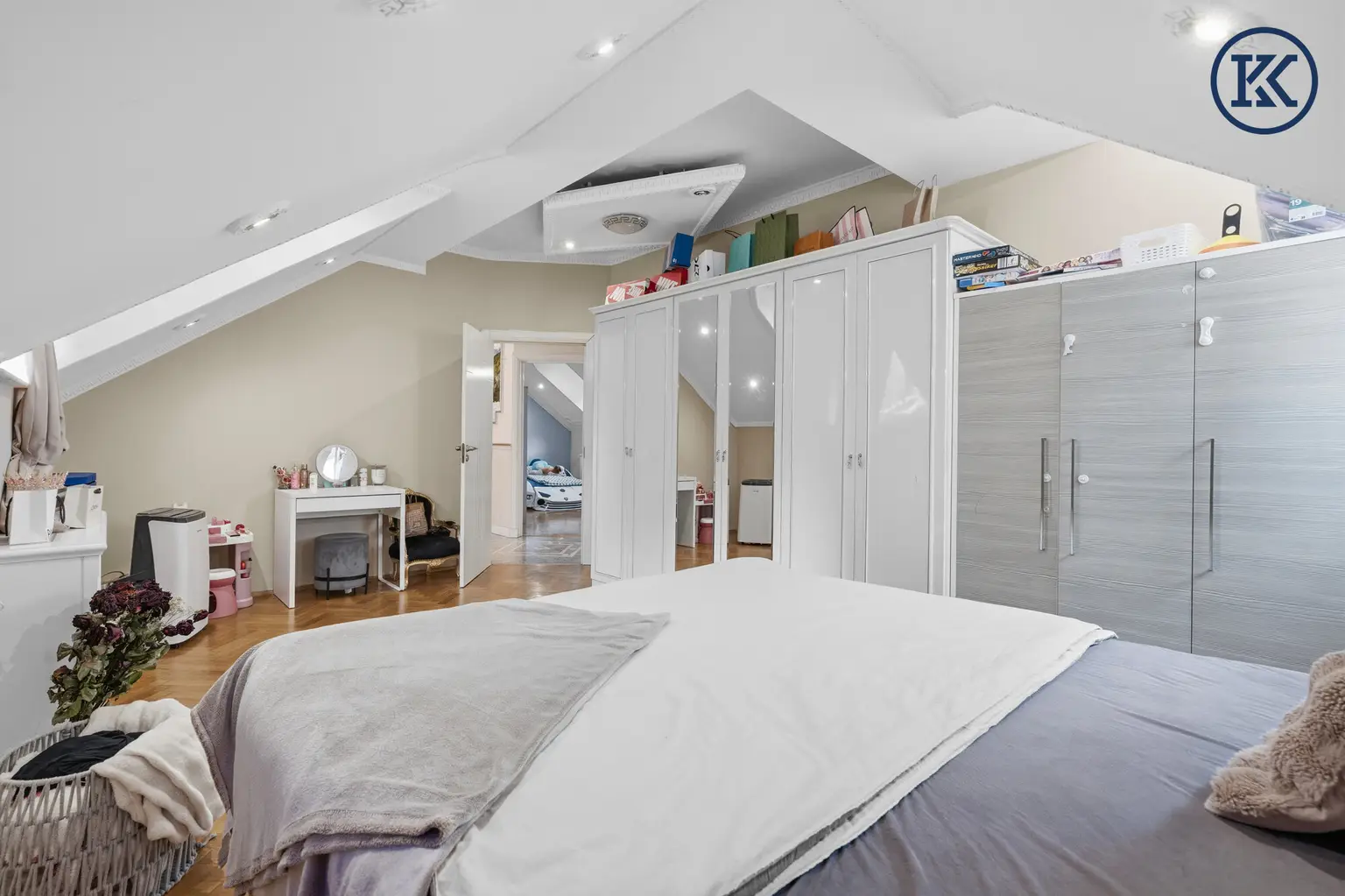 Schlafzimmer 4