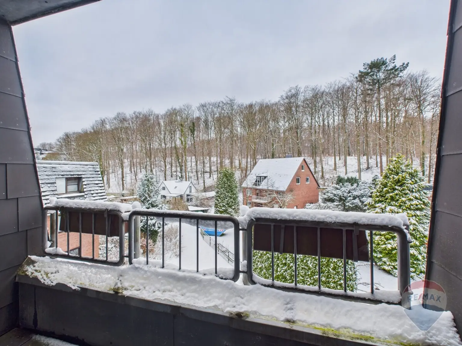 Blick vom der Loggia (Wohn-Esszimmer)