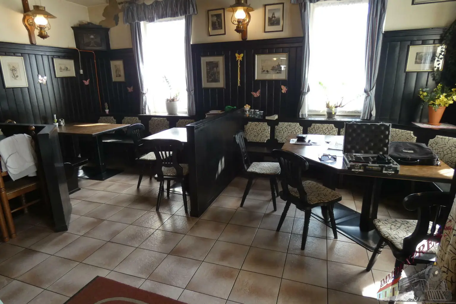 Gasthaus mit Gästezimmern und großem Garten in Wiener Neustadt
