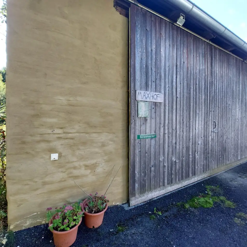 Barrierefreies Niedrigenergiehaus auf über 2 ha Grund