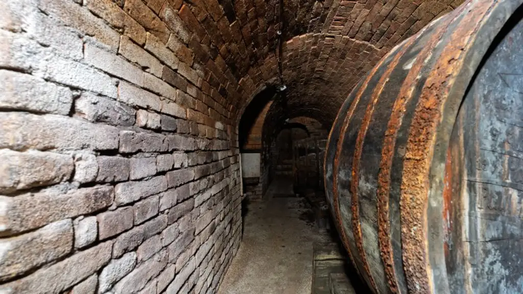 Potentialreiches Haus mit spitzen Weinkellerröhren in Groß-Schweinbarth