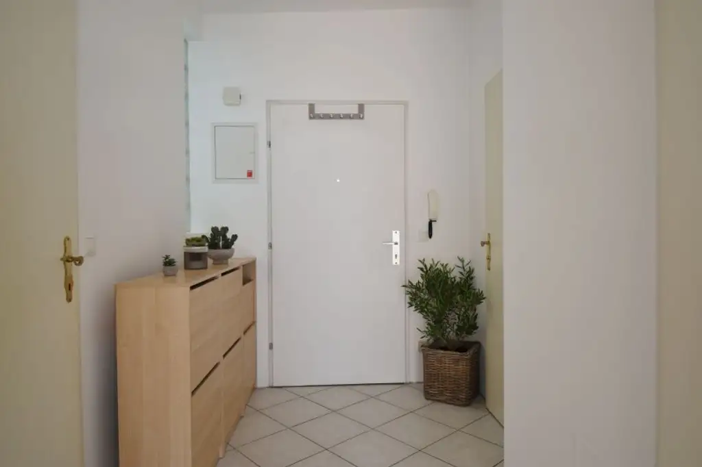Helle 4-Zi-Wohnung für sportliche im Dachgeschoss - WG-geeignet