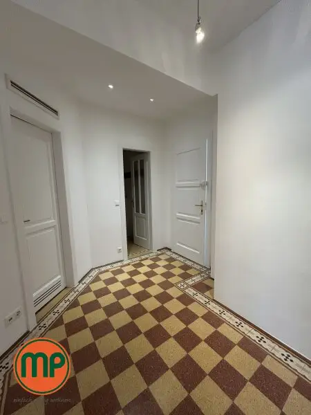 Altbaujuwel auf zwei Ebenen mit Freiflächen in Toplage des 9. Bezirks