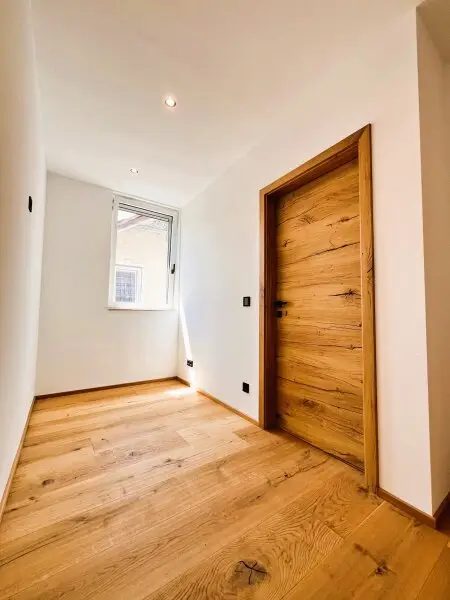 Schrankraum mit ca. 8m²