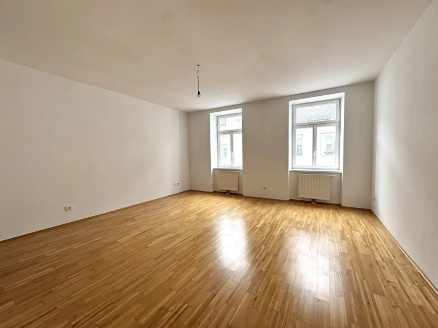 Ein kurzes Spaziergang zur U6 - schöner Altbau inklusive Aufzug - inkl. Einbauküche