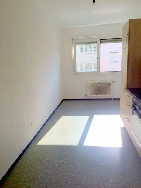 Geidorf: Großzügige 4 Zimmer-Mietwohnung, verglaste Loggia, WEG geeignet.
