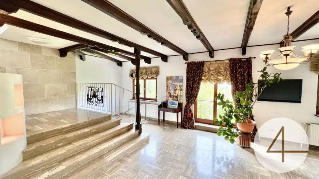 10 Minuten Fahrzeit nach Wien I Klimatisierte Villa mit Weitblick I Wellness, Fitnessraum & Kamin I Terrassen, Balkon & Garten I Hochwertige Ausstattung