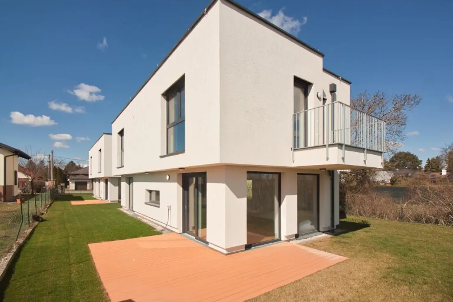 EINFAMILIENHAUS IN RUHELAGE | Ziegelhaus | großzügig, hell & hochwertig ausgestattet | mit Garten & Stellplatz