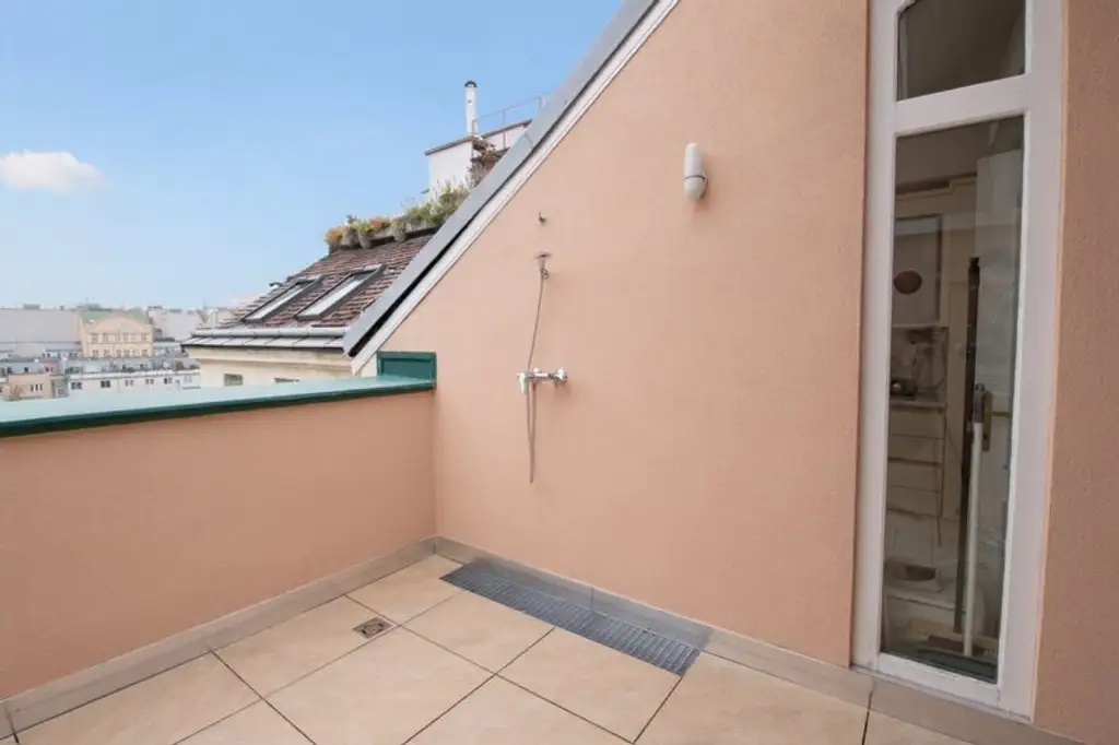 *** Dachgeschoss – Maisonettewohnung mit Garage am Naschmarkt ***