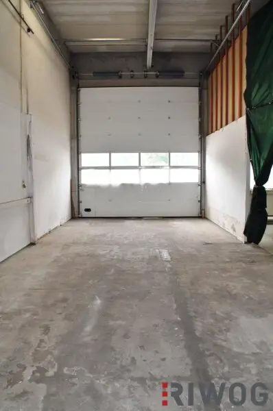 Ebenerdige Halle mit 1.180m² im Industriegebiet Strebersdorf! Autobahnnähe! Mit LKW/Bus befahrbar!