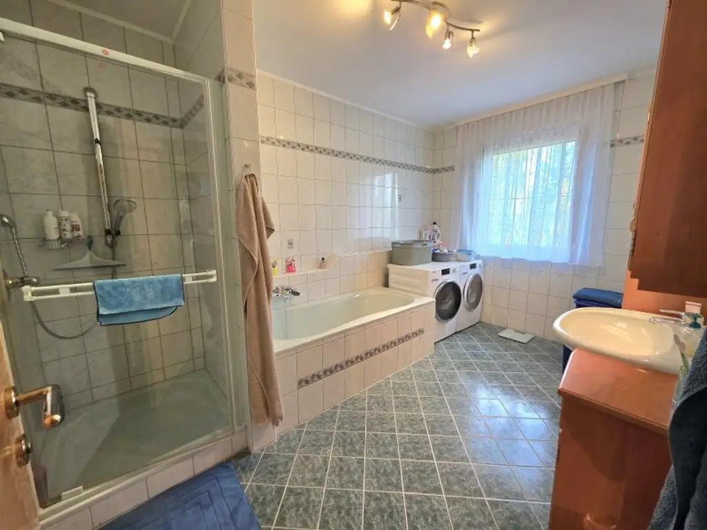 Helles Familienhaus in erhöhter Ruhelage!