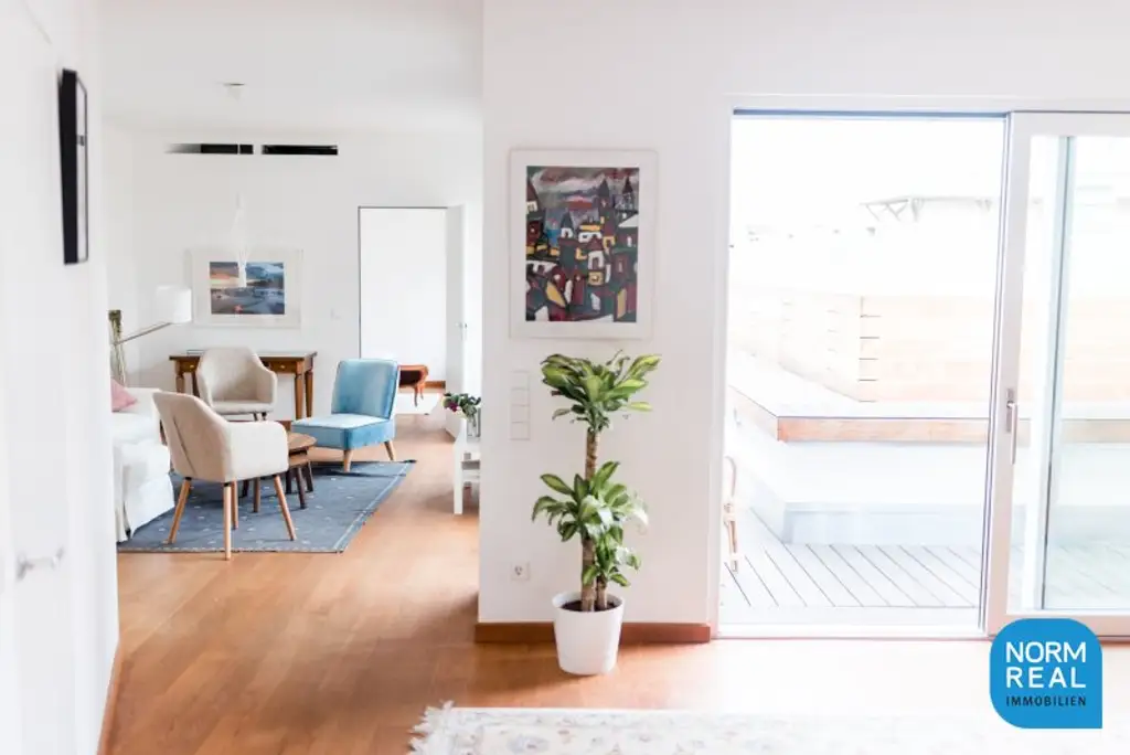 Komplett möblierte Dachgeschosswohnung mit Terrasse