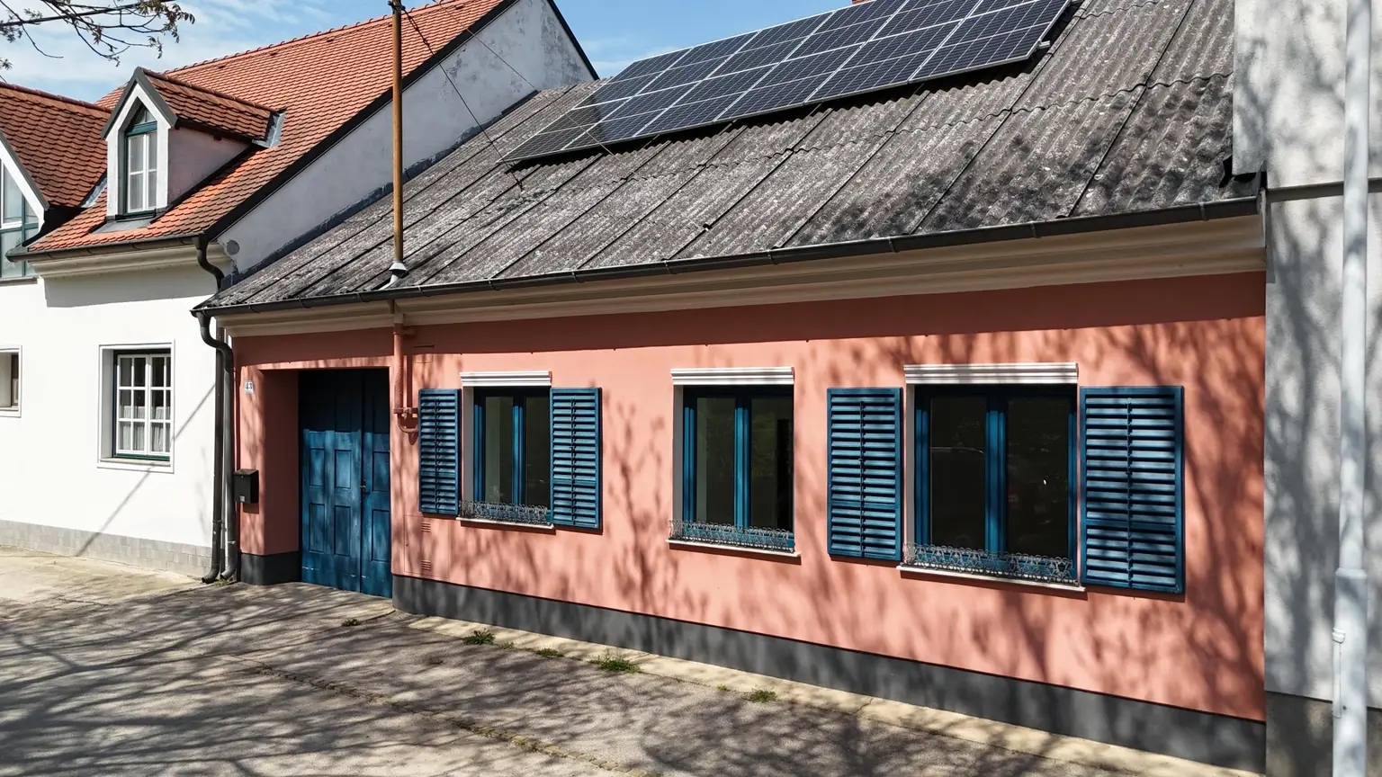 "Business.Leben.Urlaub. 2 Häuser mit traumhaften Garten inkl. Pool"