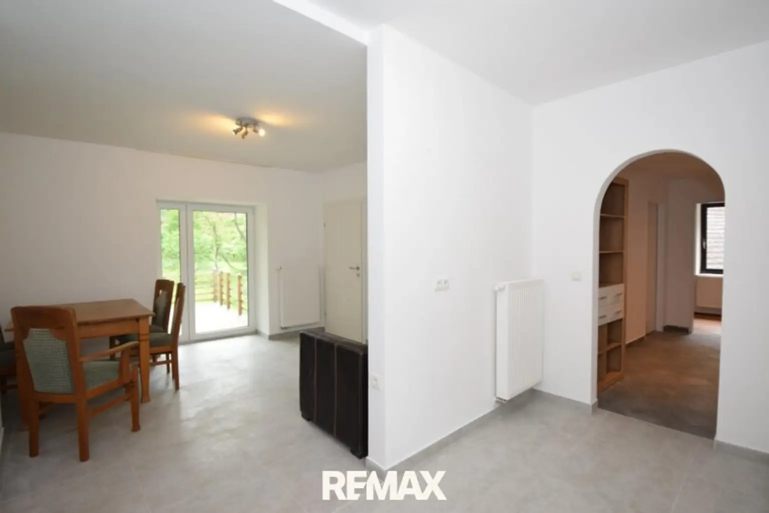 TOP 3 Wohnraum mit Blick in den Garten