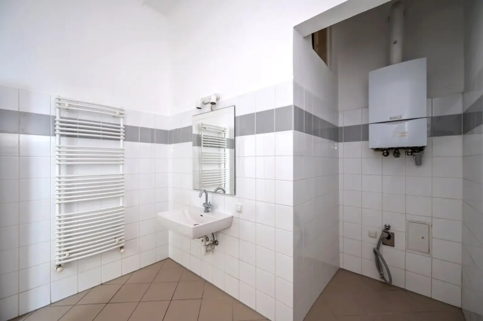 ***NEU*** Fantastische 4 Zimmer Wohnung in repräsentativem Stilaltbau! in TOP-Lage!