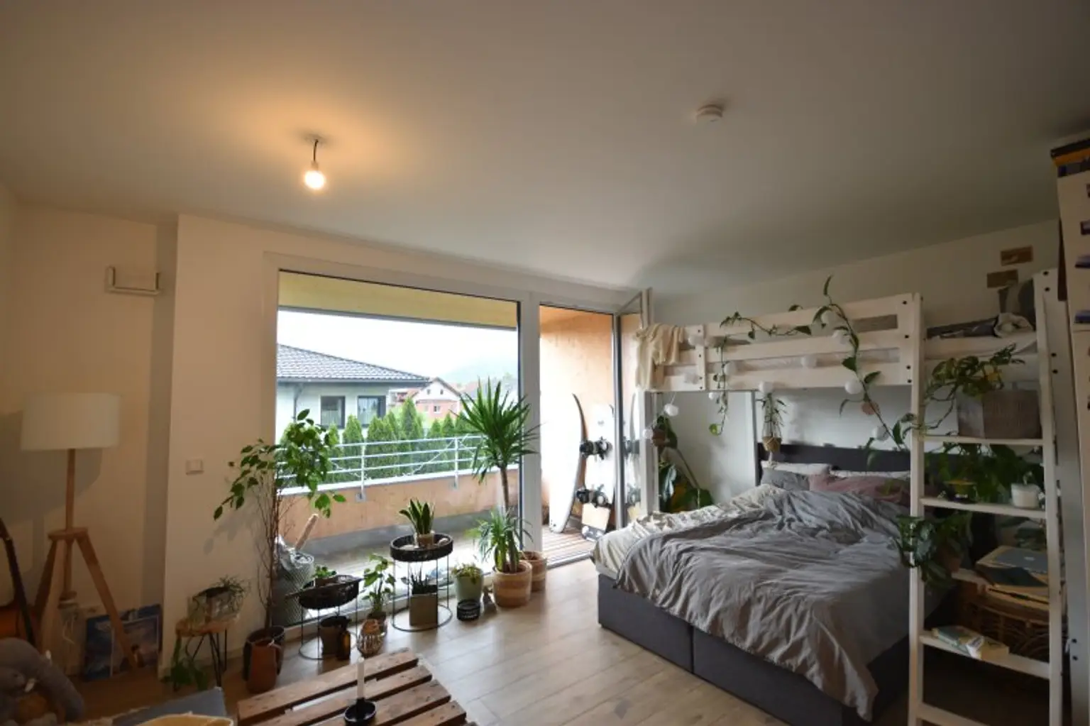 Wohn-, Koch-, Ess-, Schlafbereich - Modernes und geräumiges Appartement mit großer Loggia und Bergblick Miete Grödig Salzburg
