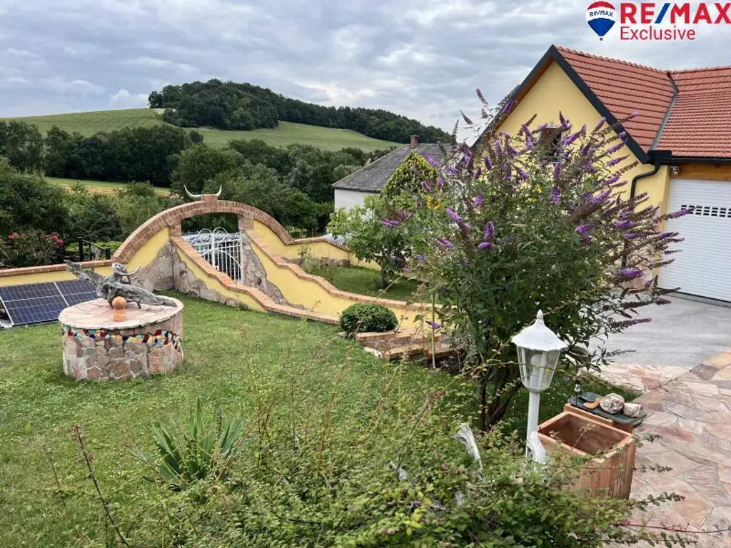 Charmantes Bauernhaus in Schwarzenbach – Ihr neues Zuhause mit Garten und Kamin!