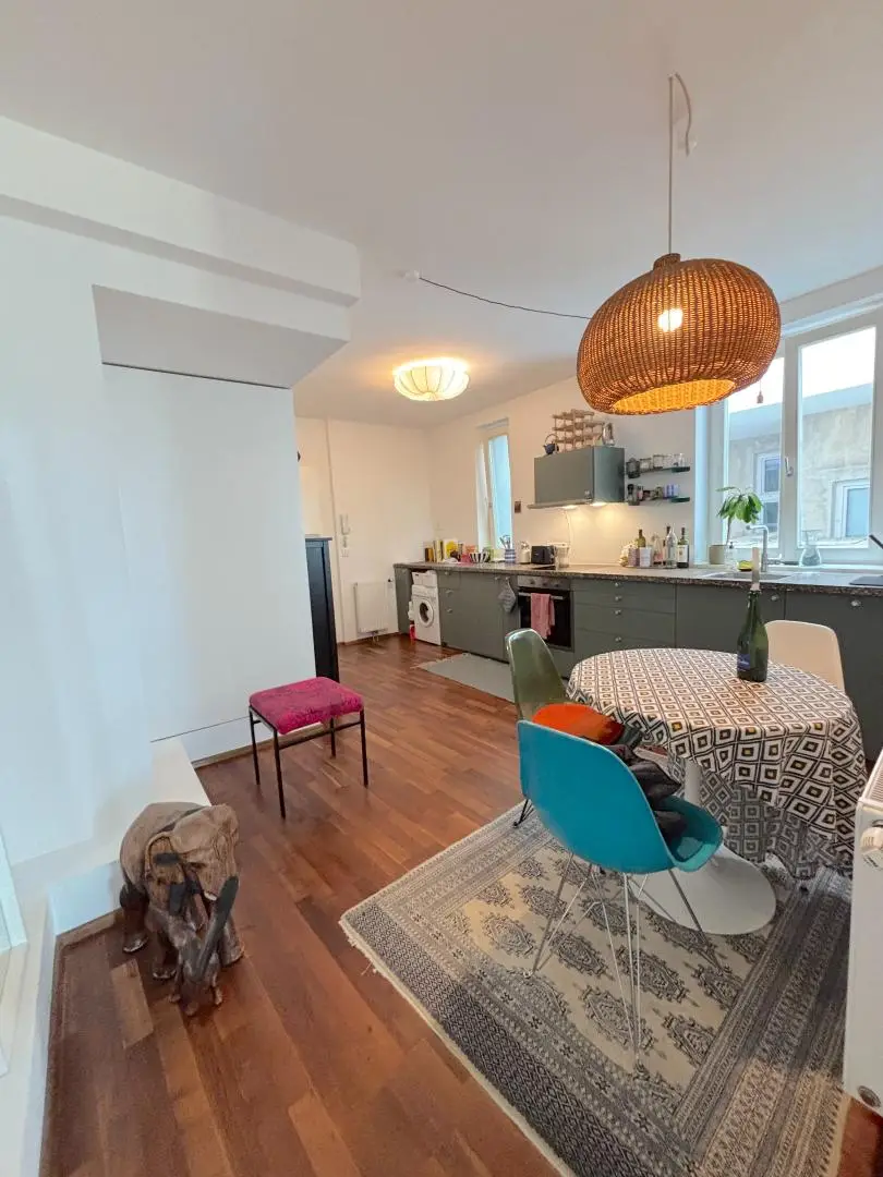 charmante 2-Zimmer-Wohnung mit Loggia im Dachgeschoss