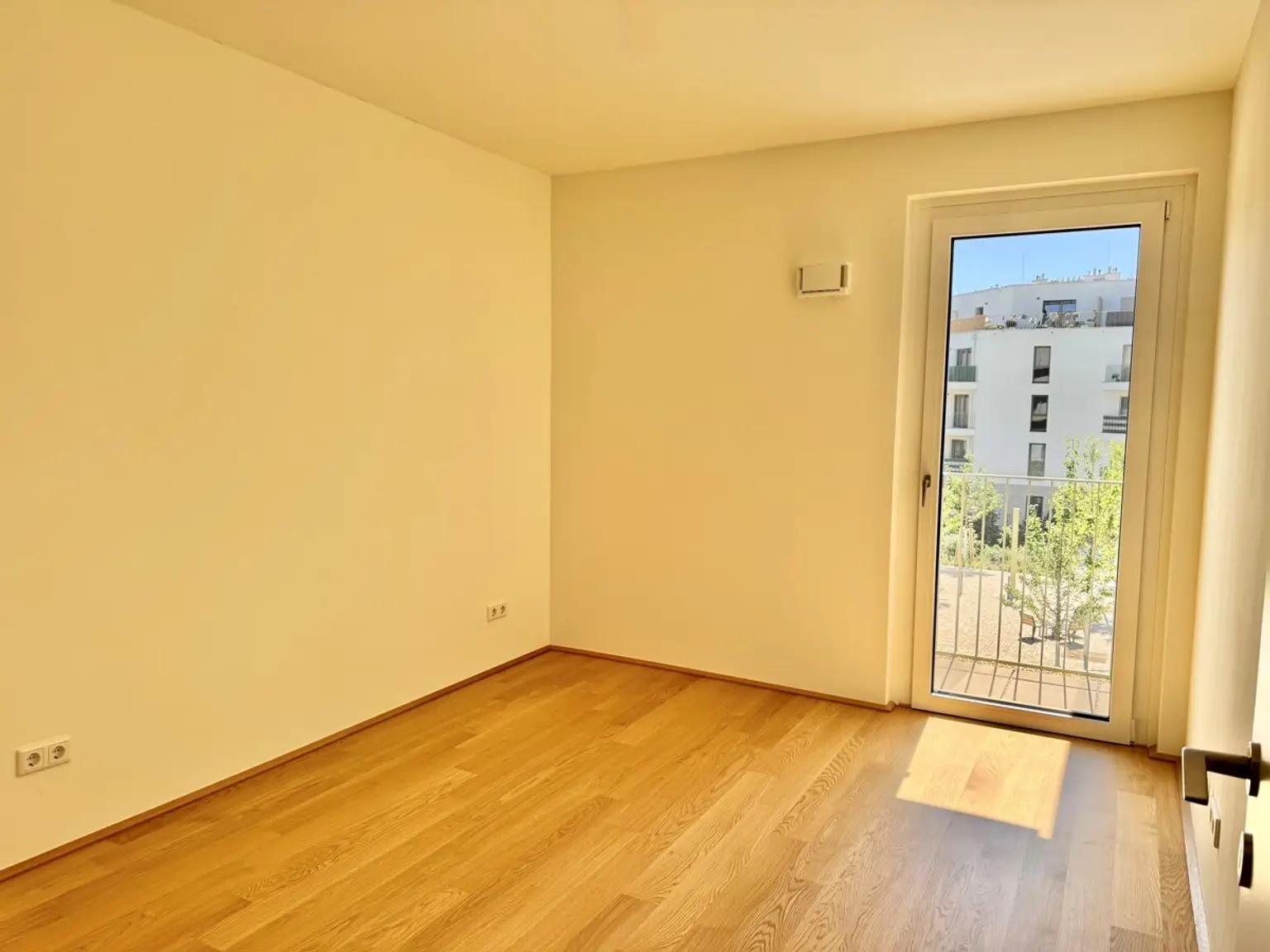 Hirschfeld: Provisionsfrei und Erstbezug - Sensationell günstige 3 Zimmer Wohnung